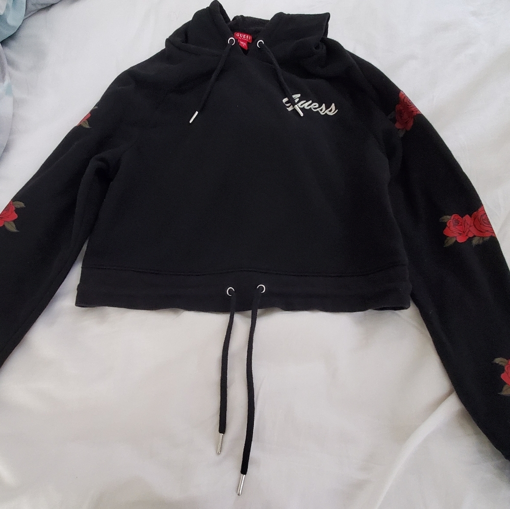 🌹Authentic Guess Cropped Sweatshirt🌹